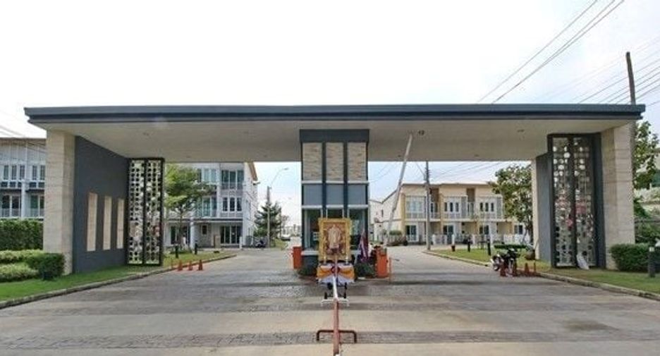 Golden City Pinthaklao-Charansanitwong