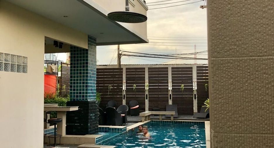 Maxx City Condotel