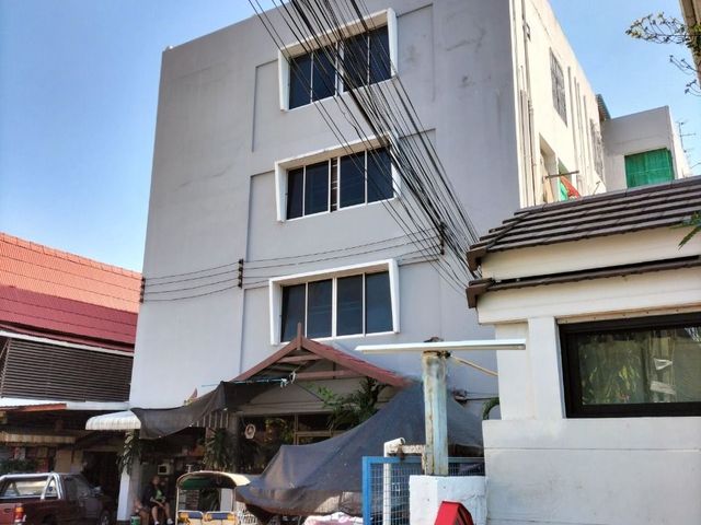 สมศรี อพาร์ทเมนท์