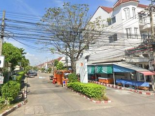 หมู่บ้านเฟิร์สโฮม