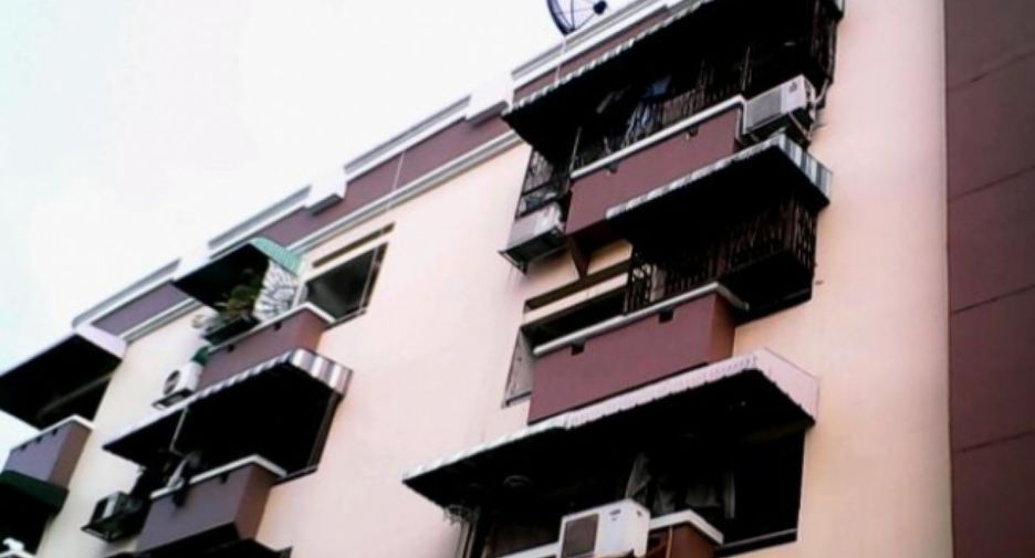 Uea Pracha Condo Town Building 7