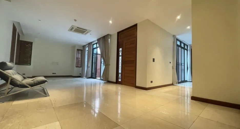 Em Villa's Compound