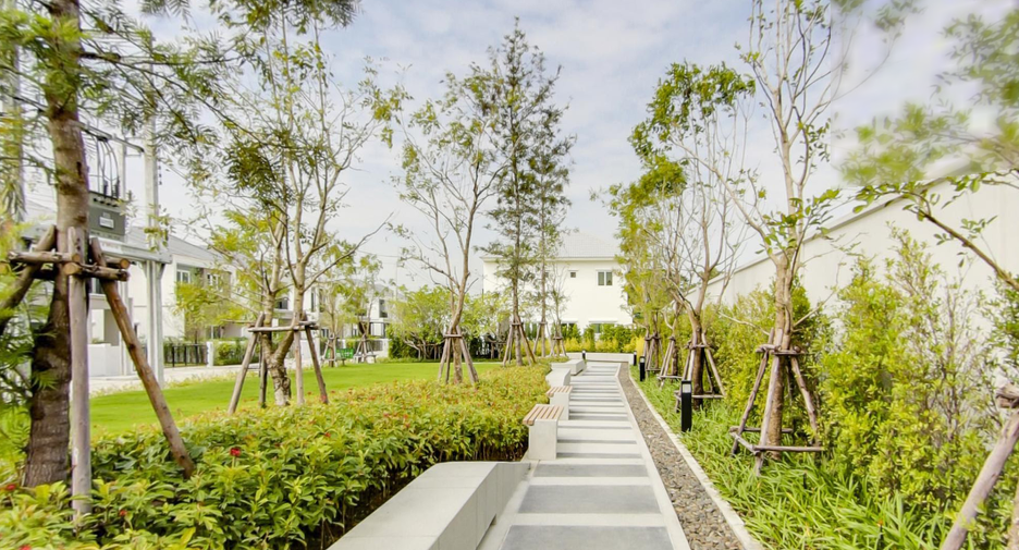 Chuan Chuen Park Onnut-Wongwaen