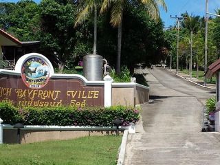Wanic Bayfront Villa