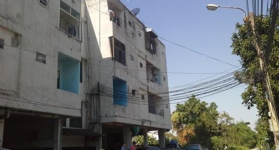 Saranthorn Condominium
