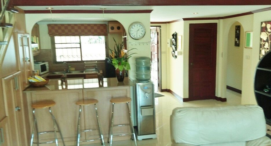 Maison au Bord de l'Eau, Pattaya