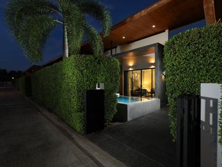 The 8 Pool Villa