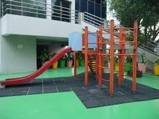 อีสเทิร์น ทาวน์เวอร์ คอนโดมิเนียม