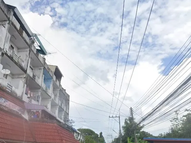 เฟริสท์ คอนโด