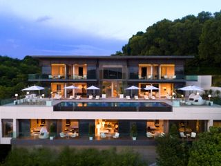 Cliff Top Residence