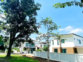 หมู่บ้านเนาวรัตน์