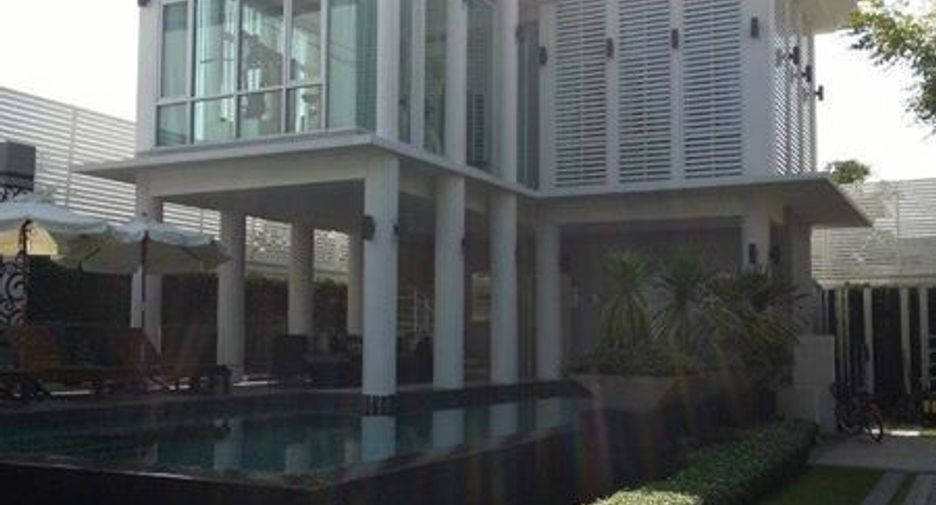 Baan Klang Muang Ratchada 36