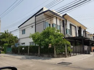 Gusto Sathorn-Taksin