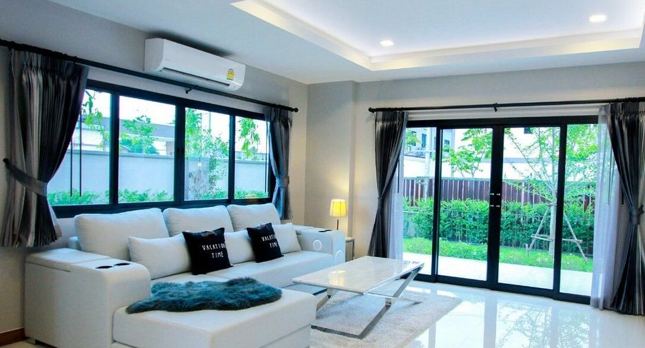 Villa en alquiler de 4 habitaciones en Bang Lamung, Chonburi