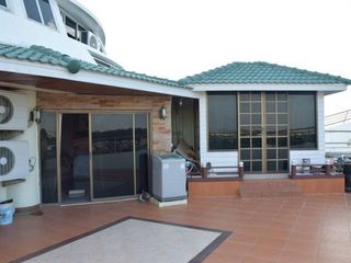 Bangsaen Royal Beach Condo