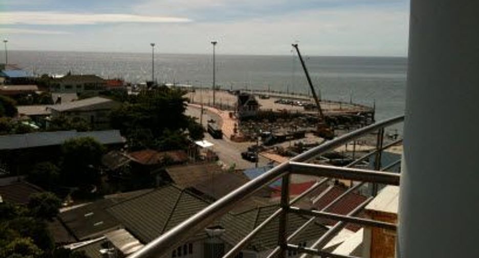 Bangsaen Royal Beach Condo