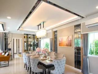 Golden Neo Sukhumvit-La Salle