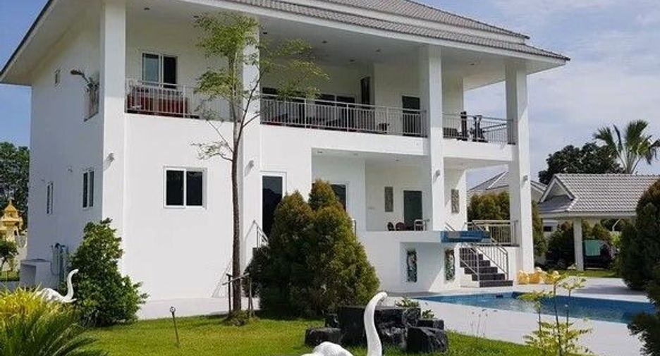 Leo Resort