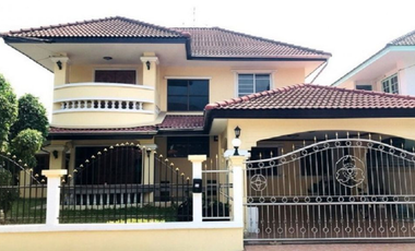 Muang Pracha Village