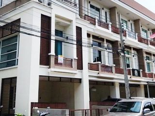 Phokaew Place