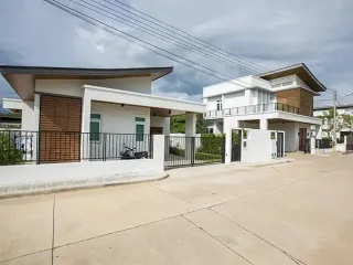 Beyond San Kamphaeng