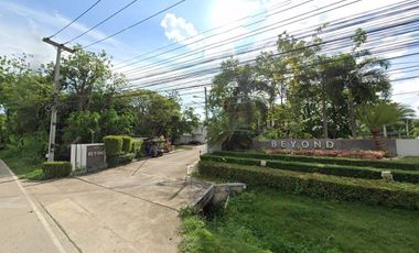 Beyond San Kamphaeng