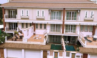 Townhouse Phra Tamnak Soi 4