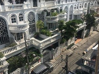 Ekkamai Villas