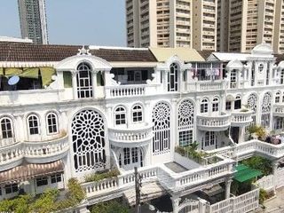 Ekkamai Villas