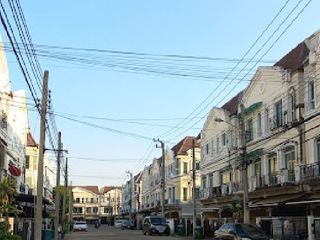 Baan Klang Muang Swiss Town Kaset-Nawamin