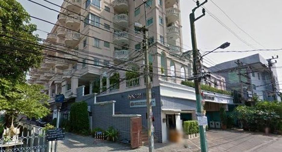 Pensiri Place