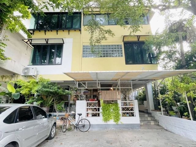 T.R. Court Apartment
