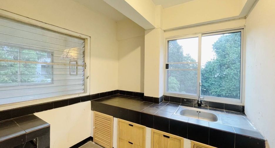 T.R. Court Apartment