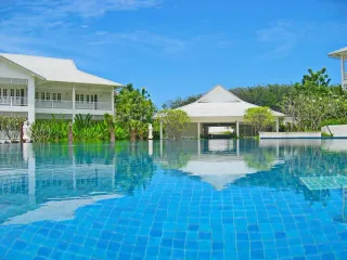 Ocean Breeze Resort & Suites