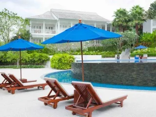 Ocean Breeze Resort & Suites