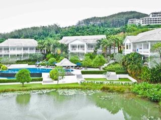 Ocean Breeze Resort & Suites