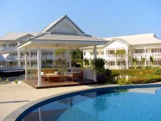 Ocean Breeze Resort & Suites