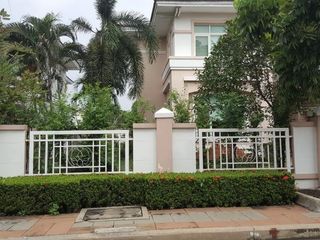 Thanya Thanee Home On Green Village
