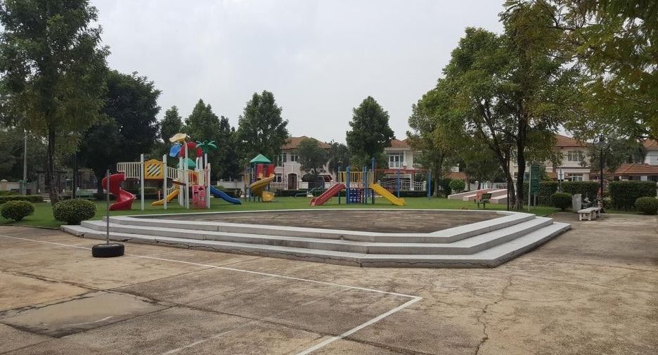 Thanya Thanee Home On Green Village