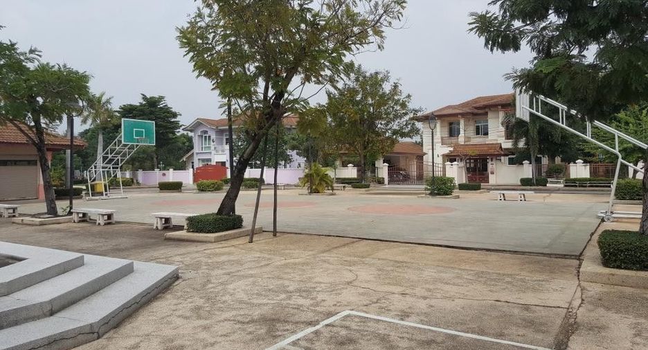 Thanya Thanee Home On Green Village