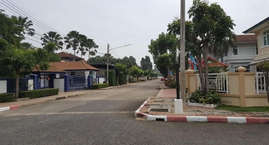 Thanya Thanee Home On Green Village