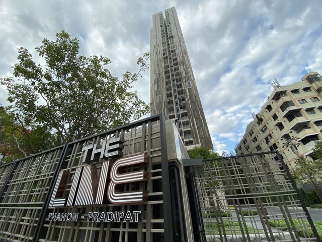 THE LINE Phahol - Pradipat