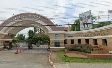 Laddarom Village