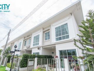 J City Sukhumvit – Praeksa