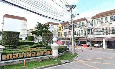 Ban Klang Mueang The Paris Ratchavipha