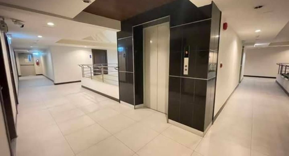 For sale 1 bed condo in Khlong Toei, Bangkok