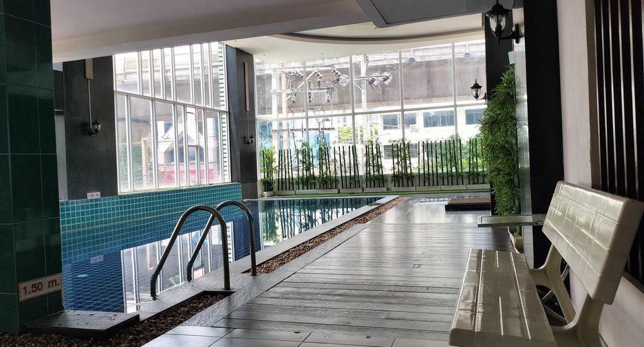 For sale 1 bed condo in Khlong Toei, Bangkok