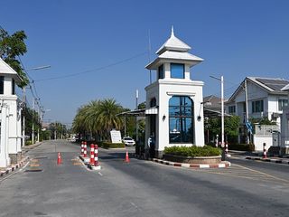 Maneerin Lake & Park Ratchaphruek-Tiwanon