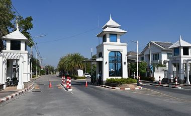 Maneerin Lake & Park Ratchaphruek-Tiwanon
