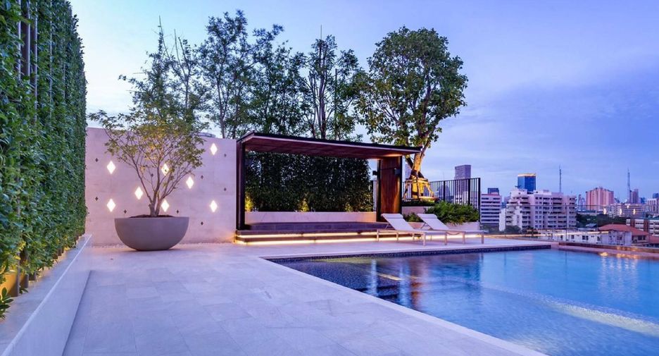 Issara Collection Sathorn